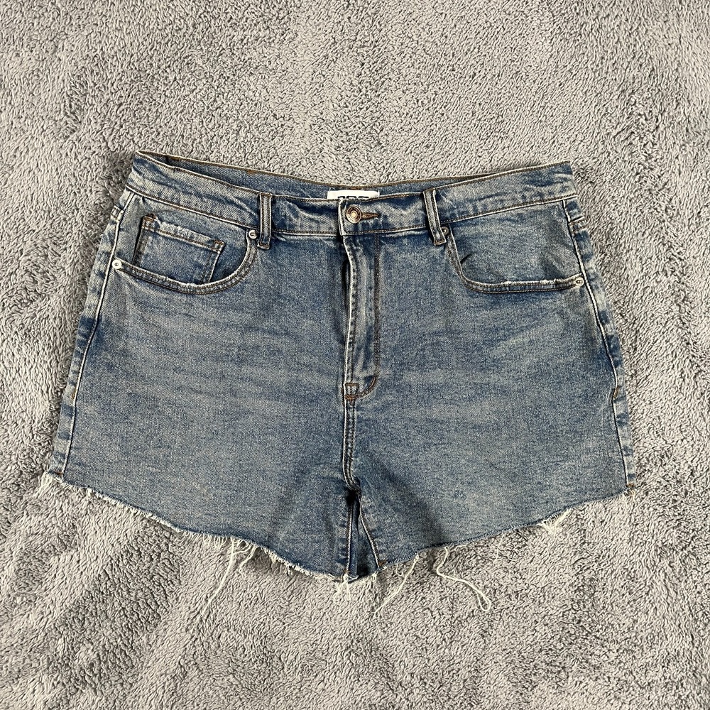 RSQ Women's Vintage High Rise Frayed Hem Light Denim Jean Shorts Size 32